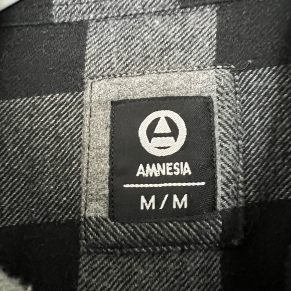 Amneisa- Flannel - Picture 3 of 3